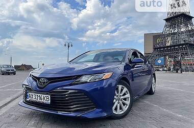 Седан Toyota Camry 2018 в Харькове