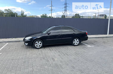 Седан Toyota Camry 2004 в Днепре