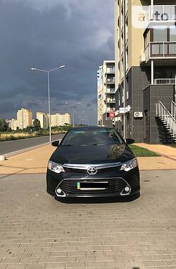 Седан Toyota Camry 2016 в Киеве