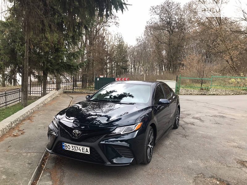 Седан Toyota Camry 2019 в Тернополе