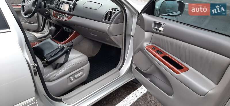 Седан Toyota Camry 2004 в Запорожье