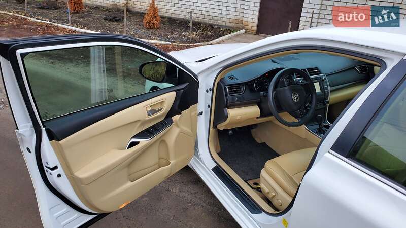 Седан Toyota Camry 2015 в Умани