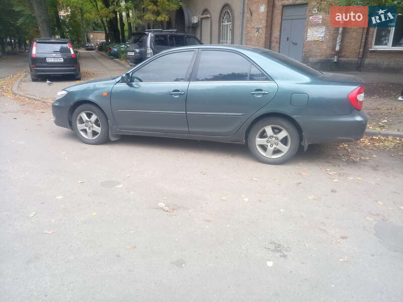 Седан Toyota Camry 2002 в Ужгороді