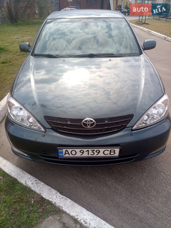 Седан Toyota Camry 2002 в Ужгороді