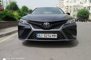 Седан Toyota Camry 2018 в Киеве