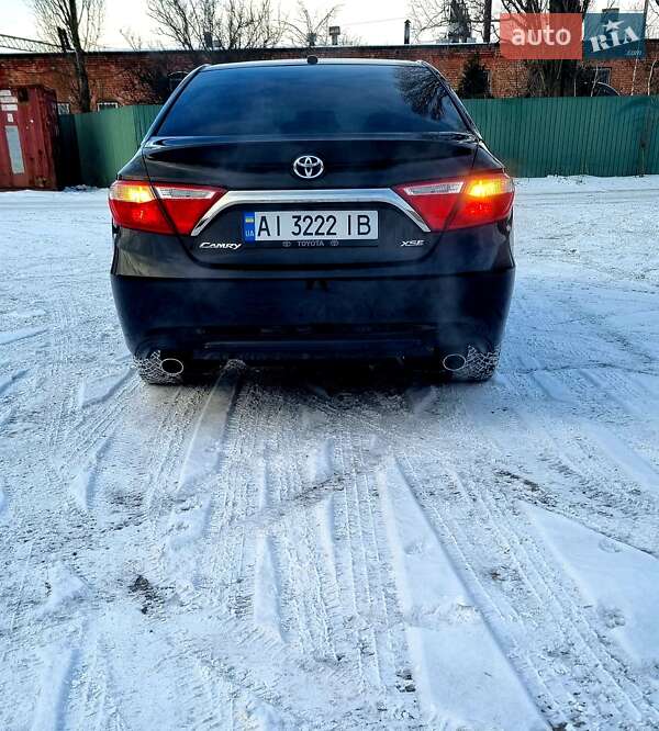 Седан Toyota Camry 2016 в Киеве