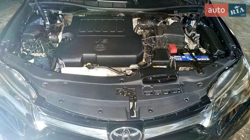 Седан Toyota Camry 2016 в Киеве