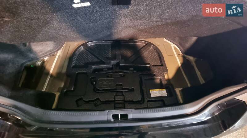 Седан Toyota Camry 2016 в Киеве