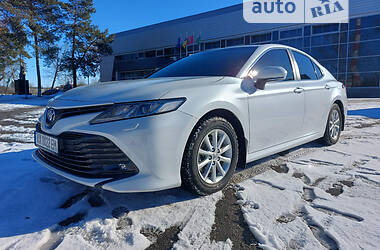 Седан Toyota Camry 2019 в Харькове