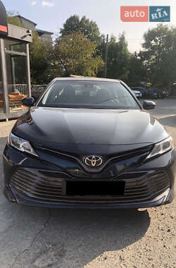 Седан Toyota Camry 2017 в Львове