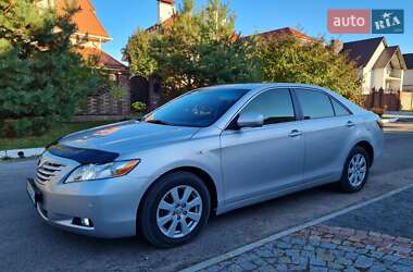 Седан Toyota Camry 2008 в Рівному