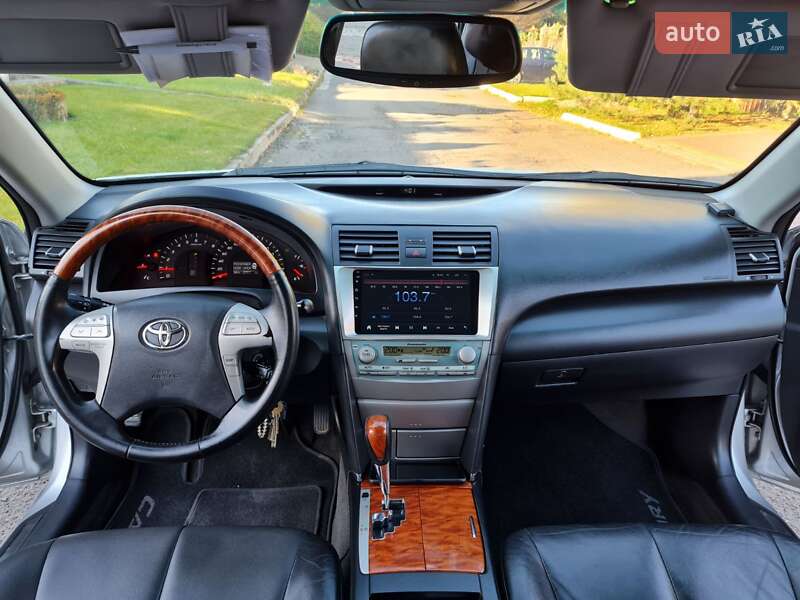 Седан Toyota Camry 2008 в Рівному