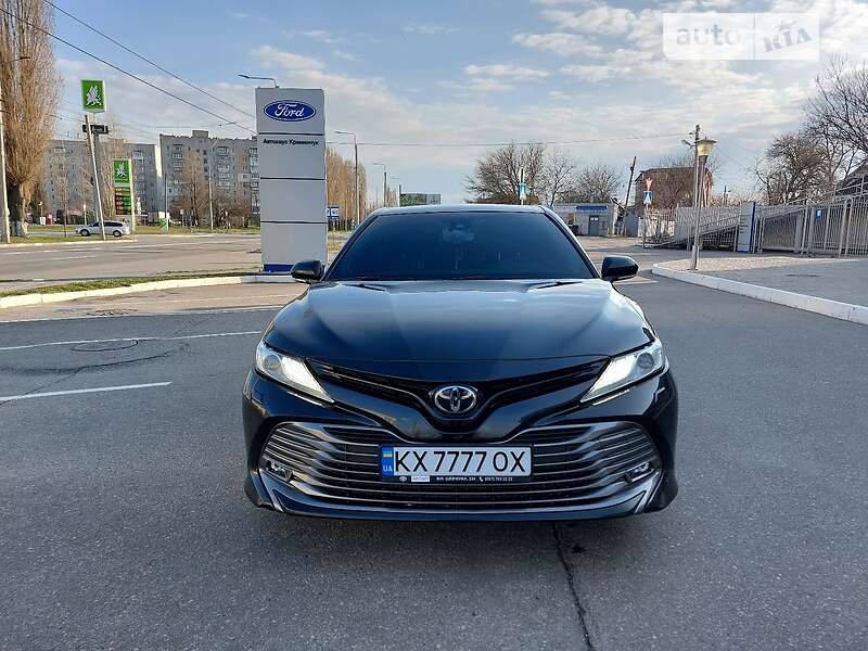 Седан Toyota Camry 2018 в Кременчуге