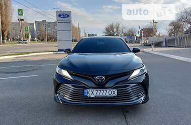Седан Toyota Camry 2018 в Кременчуге