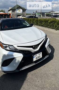 Седан Toyota Camry 2019 в Виноградові