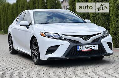 Седан Toyota Camry 2019 в Дубні