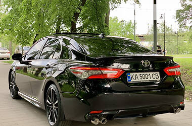 Седан Toyota Camry 2019 в 