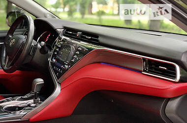Седан Toyota Camry 2019 в 