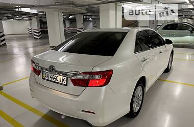 Седан Toyota Camry 2013 в Киеве