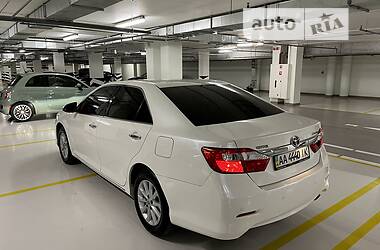 Седан Toyota Camry 2013 в Киеве