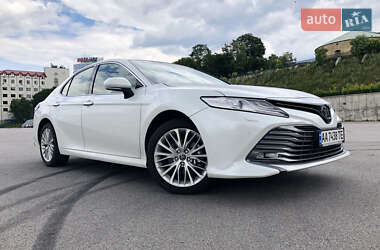Седан Toyota Camry 2017 в Киеве