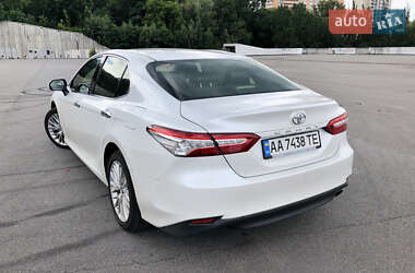 Седан Toyota Camry 2017 в Киеве