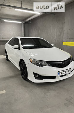 Седан Toyota Camry 2013 в Львове