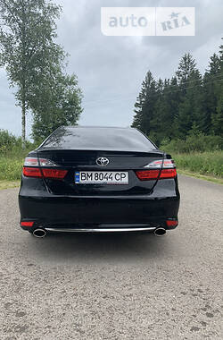 Седан Toyota Camry 2017 в Сумах