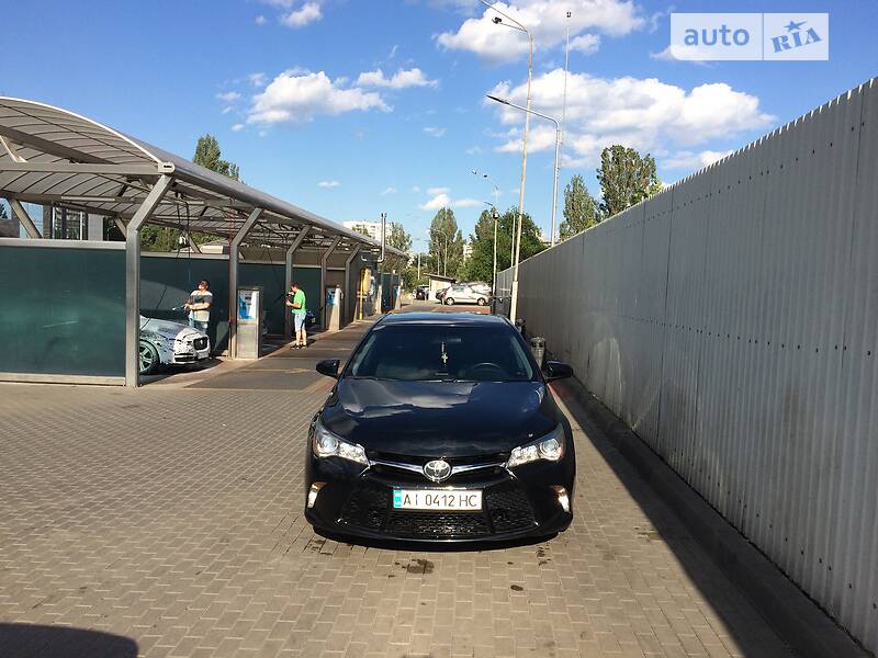 Седан Toyota Camry 2016 в Києві
