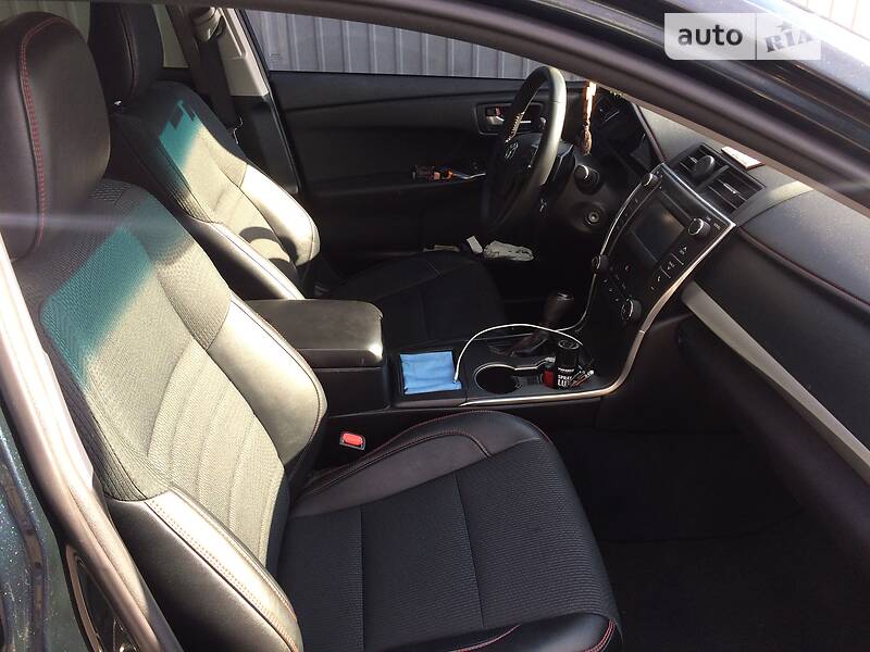 Седан Toyota Camry 2016 в Києві