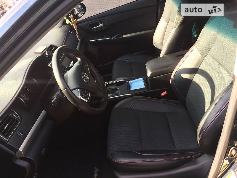 Седан Toyota Camry 2016 в Києві