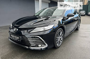 Седан Toyota Camry 2021 в Киеве