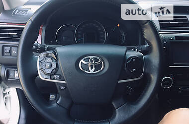 Седан Toyota Camry 2013 в Кривом Роге