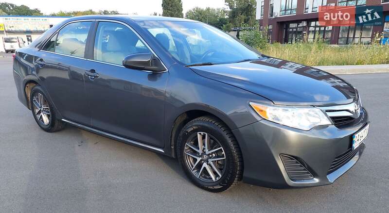 Седан Toyota Camry 2013 в Києві