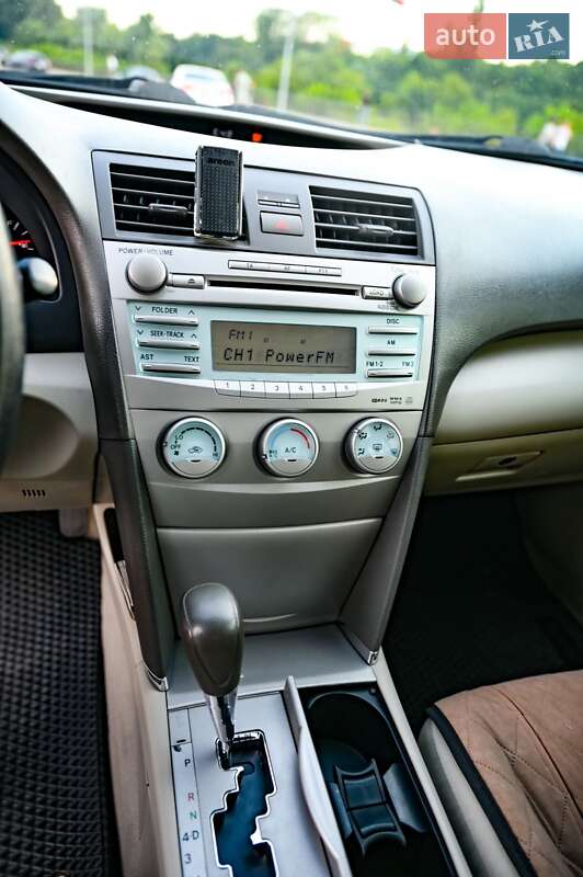Седан Toyota Camry 2006 в Сумах