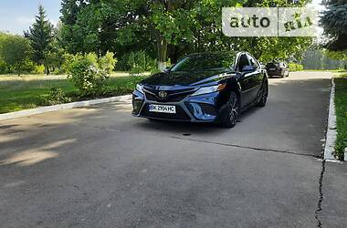 Седан Toyota Camry 2019 в 