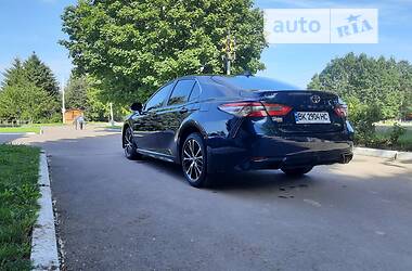 Седан Toyota Camry 2019 в 