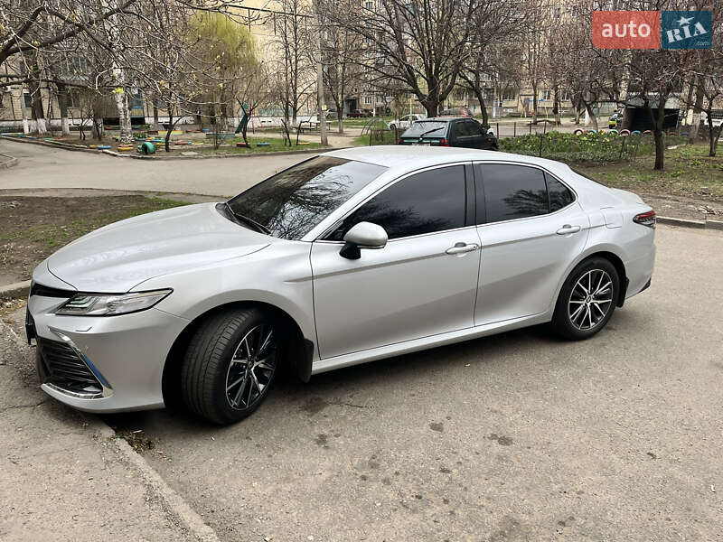 Седан Toyota Camry 2021 в Кривом Роге