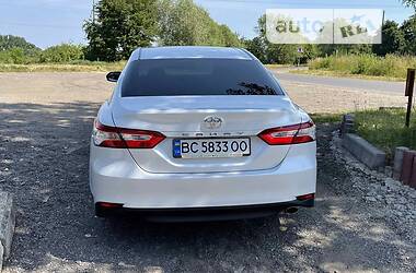 Седан Toyota Camry 2019 в Львове