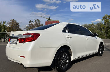 Седан Toyota Camry 2014 в Кривом Роге