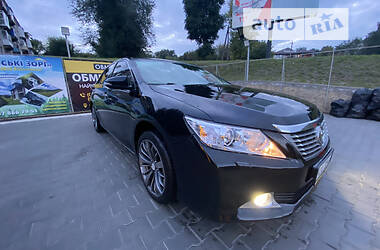 Седан Toyota Camry 2013 в Кривому Розі