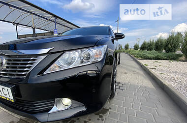 Седан Toyota Camry 2013 в Кривому Розі