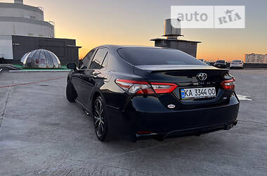 Седан Toyota Camry 2018 в 