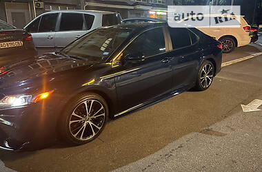 Седан Toyota Camry 2018 в 
