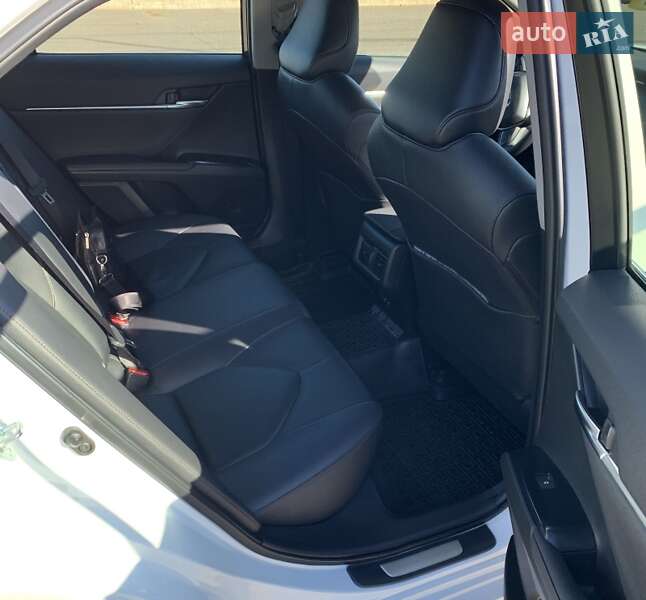 Седан Toyota Camry 2020 в Кривому Розі