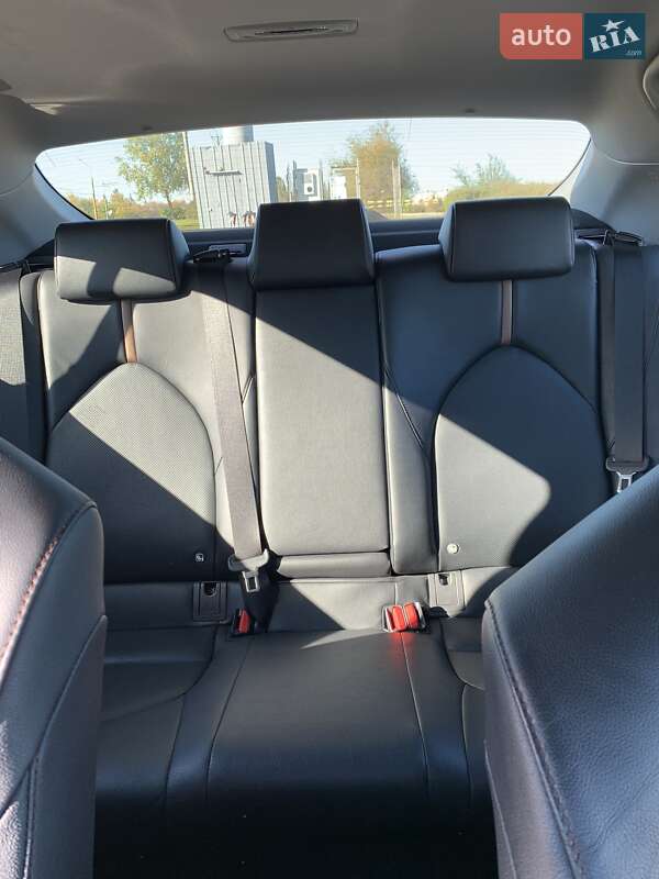 Седан Toyota Camry 2020 в Кривому Розі