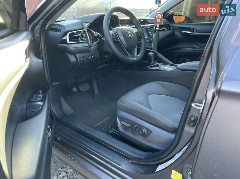 Седан Toyota Camry 2018 в Кривому Розі