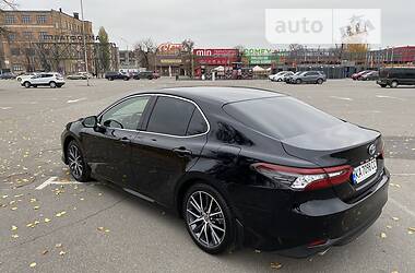 Седан Toyota Camry 2021 в 