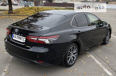 Седан Toyota Camry 2021 в 