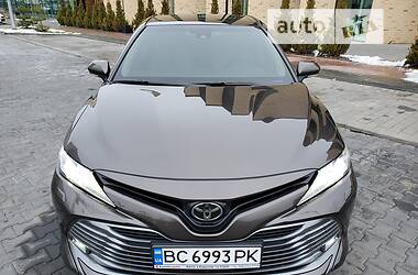 Седан Toyota Camry 2018 в Хмельницком